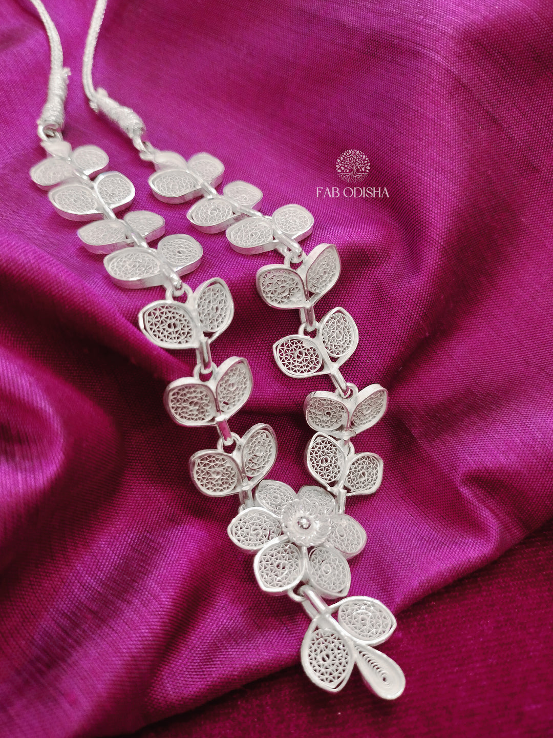 "UPVAN HAAR" ROYAL SILVER FILIGREE NECKLACE