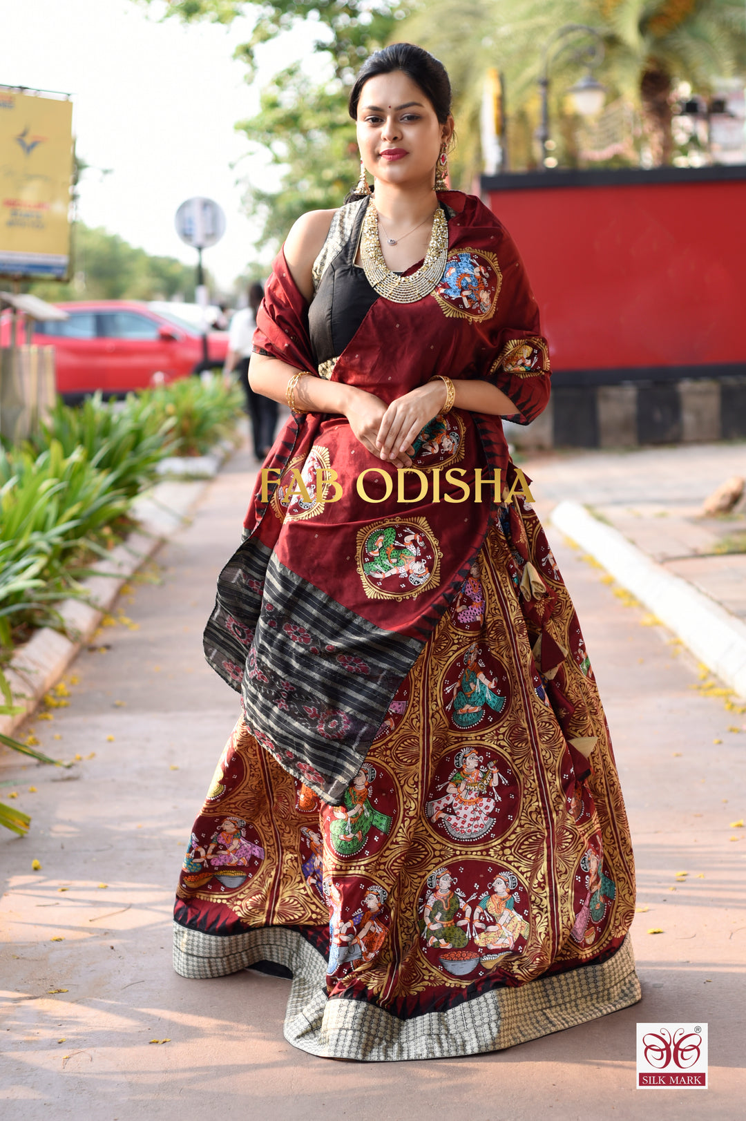 MAHARANI AURA HERITAGE EXCLUSIVE PATTACHITRA HANDLOOM LEHENGA