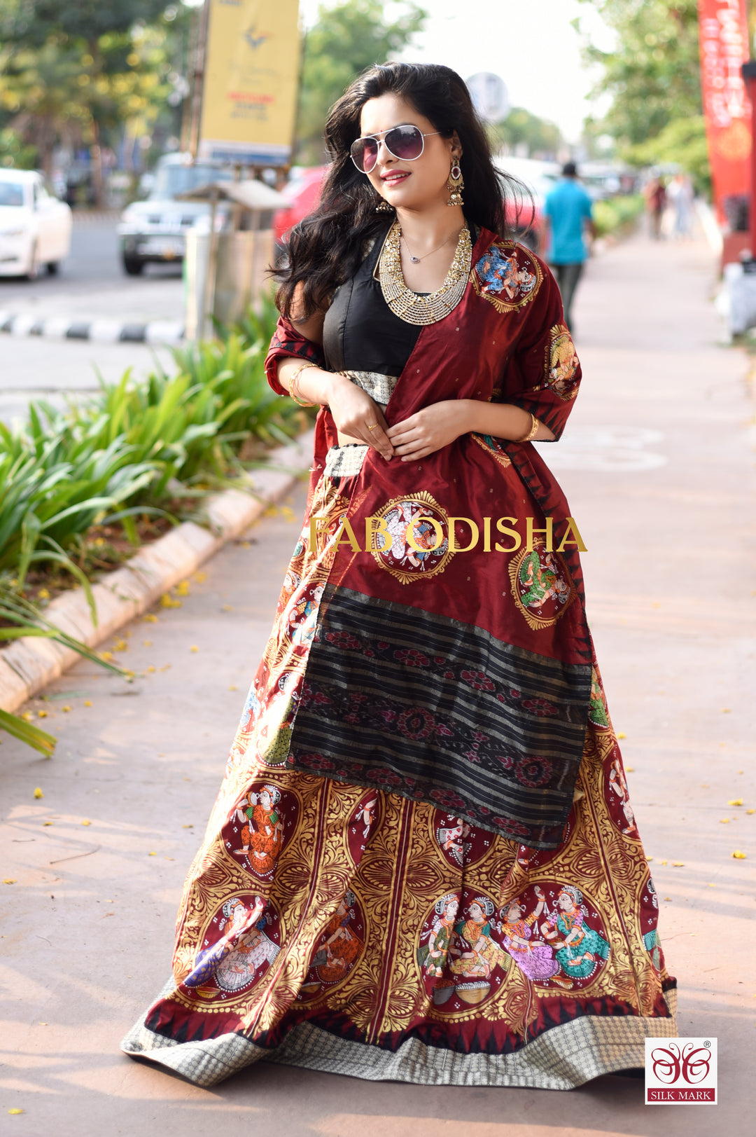 MAHARANI AURA HERITAGE EXCLUSIVE PATTACHITRA HANDLOOM LEHENGA