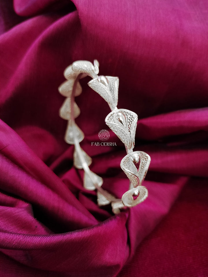 BELL DROP AESTHETIC DESIGNER FILIGREE BANGLE