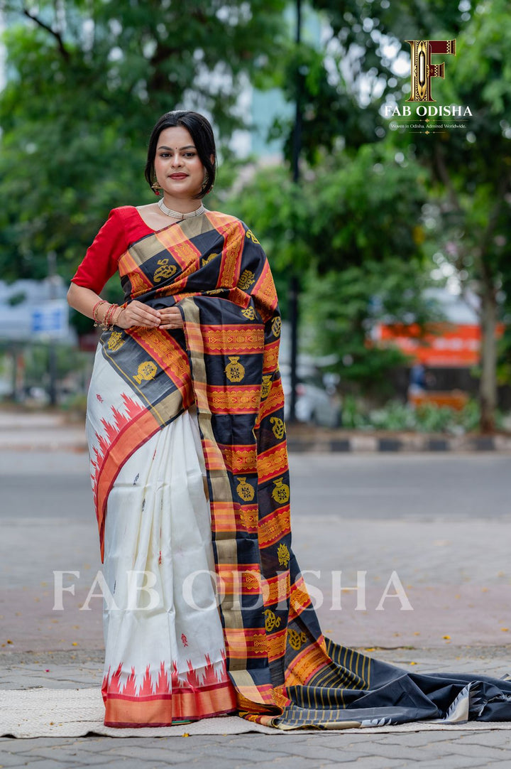 SHWETAMBARI VASTRA EXCLUSIVE ZARI BERHAMPURI DOUBLE AANCHAL PURE SILK PATTA SAREE