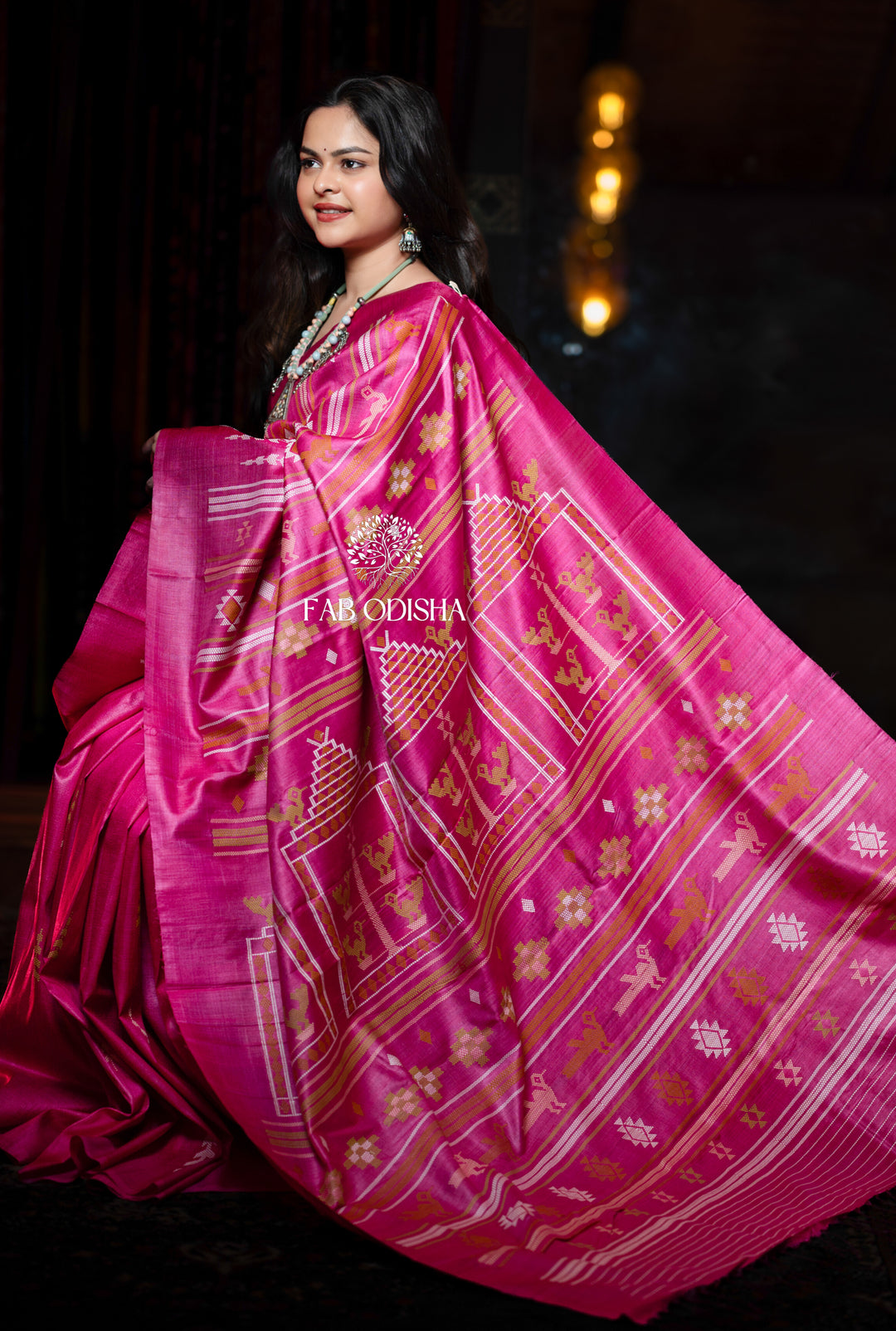 FABODISHA’S ROOPMATI 
MASTER WEAVE BOMKAI & DOLABEDI WEAVE: HERITAGE MEETS DIVINITY RARE COMBINATION FINE TUSSAR SILK SAREE